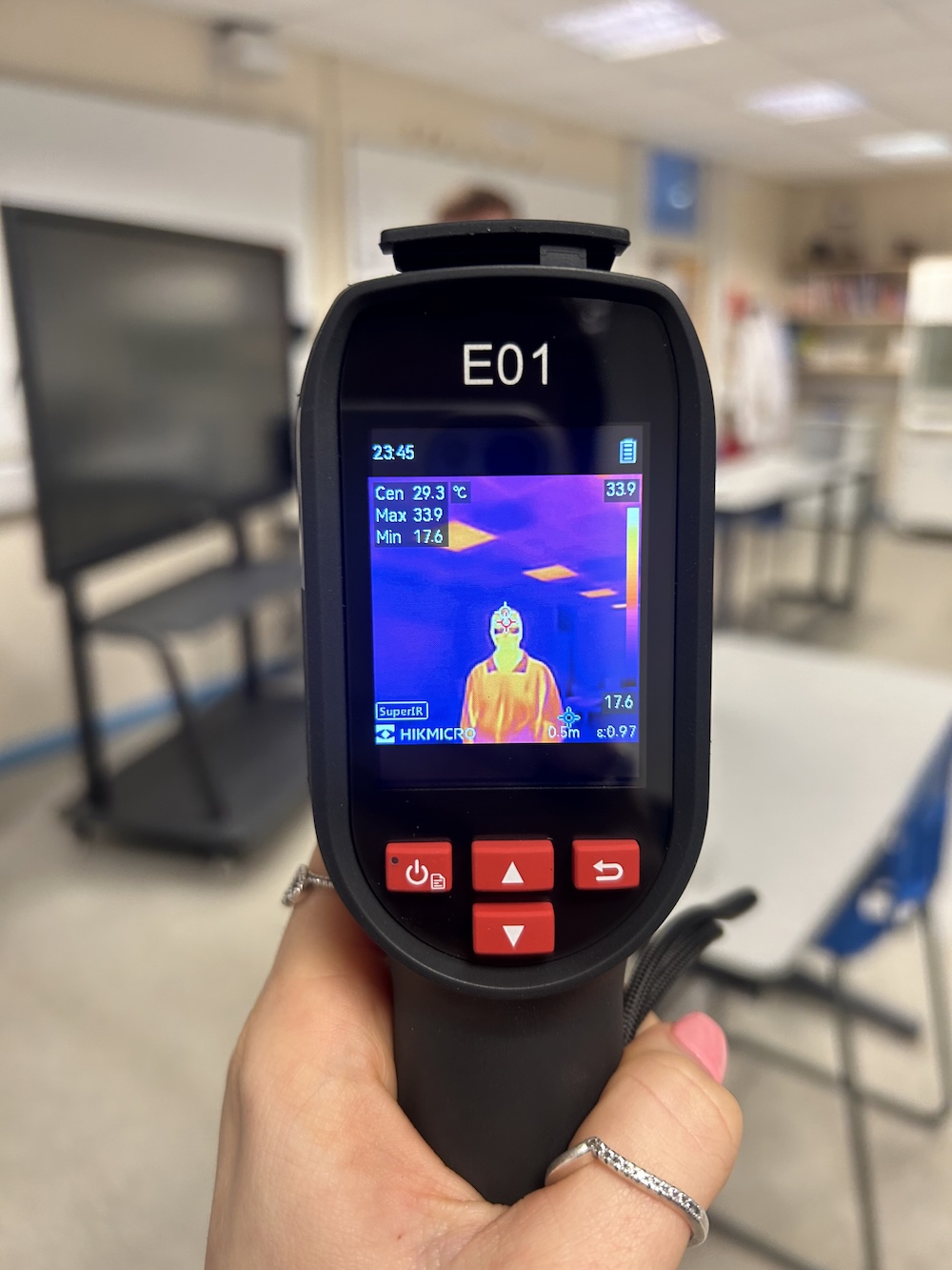 sFDMT1YMqqOBv_sBn-5N8tvfjbz3l33pJg